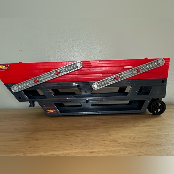 Hot Wheels Mega Hauler Truck‎ bed holds up to 50 cars six expandable levels - Picture 6 of 6